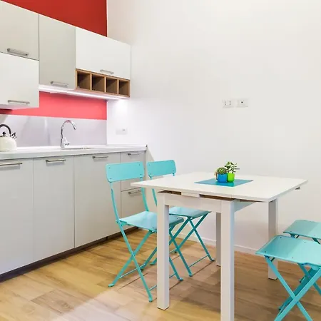 Guesthost - Oui Tree *