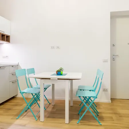 Guesthost - Oui Tree *